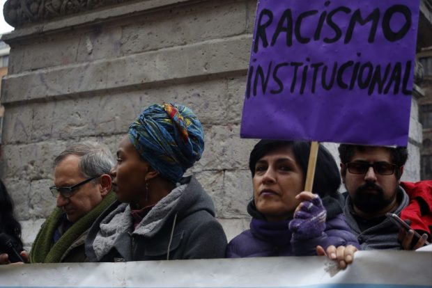 Son 348.040 los ciudadanos y ciudadanas inmigrantes que habían sido excluidos del padrón provisorio entregado en diciembre y que ahora podrán sufragar en el proceso que se llevará a cabo el próximo 26 de abril. Foto: Agencia UNO.