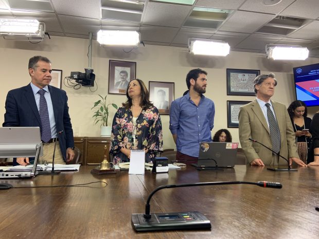 La comisión de la Cámara de Diputados encargada de revisar y presentar el informe sobre la acusación constitucional al intendente metropolitano, Felipe Guevara, estuvo compuesta por los diputados José Miguel Castro (RN), Alejandra Sepúlveda (FRVS), Diego Ibáñez (CS) y Pablo Lorenzini (DC). Foto: Cámara de Diputados.
