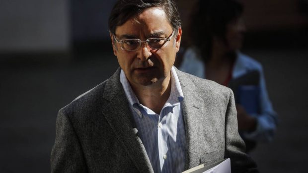 La acusación constitucional apunta a que la autoridad regional habría vulnerado el derecho constitucional de reunirse pacíficamente sin autorización previa y a la estrategia de ‘copamiento’ policial que llevó a cabo el intendente durante diciembre en las inmediaciones de la Plaza Baquedano. Foto: Agencia UNO.