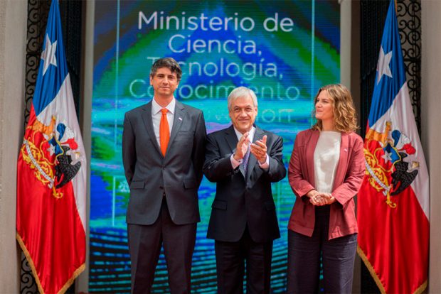 Presidente Sebastián Piñera, junto al ministro Andrés Couve y la subsecretaria Carolina Torrealba, en la presentación del Ministerio de Ciencia.