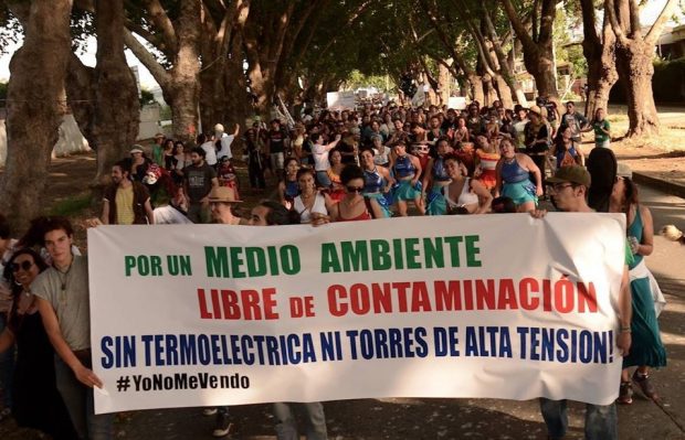 El año 2017, cuando el proyecto fue aprobado por el Servicio de Evaluación Ambiental, las agrupaciones de la zona entregaron a la Intendencia de Valparaíso más de mil cartas de personas que se manifestaban en contra de la termoeléctrica. Foto: Facebook Libres de Alta Tensión.