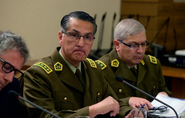 La orden general que resolvió modificar el nombre de la Academia de Ciencias Policiales (ACIPOL) de Carabineros y homenajear al ex integrante de la Junta Militar, Rodolfo Stange, fue firmada por el general director de Carabineros, Mario Rozas. Foto: Agencia UNO.
