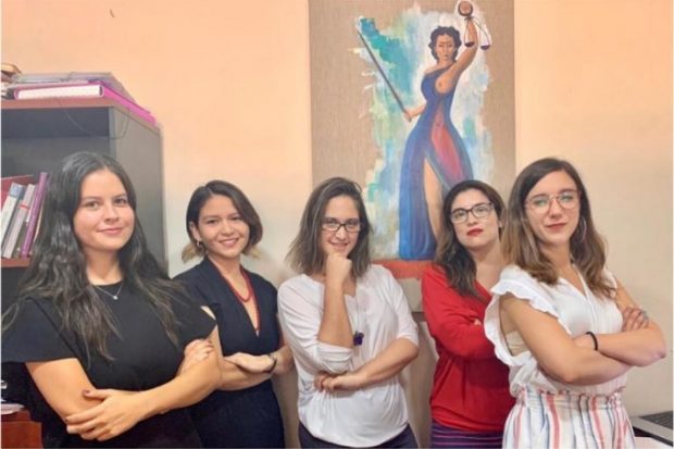 AML defensa de mujeres