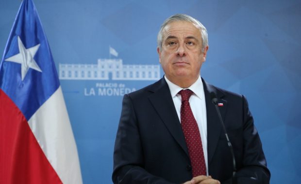 "No descarto que en las próximas horas o días se tomen medidas más estrictas", advirtió ayer el ministro de Salud, Jaime Mañalich, y fue durante la tarde de este miércoles anunció aduanas sanitarias y cuarentena total para siete comunas de Santiago. Foto: Presidencia.