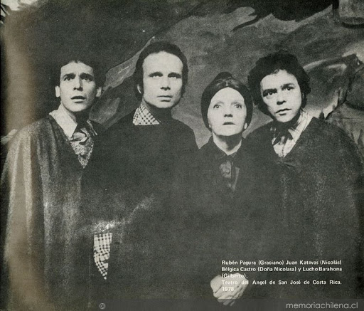 Representación de "La remolienda". Costa Rica, 1978. En la fotografía Rubén Pagurra,, Juan Katevas, Bélgica Castro y Luis Barahona. Imagen: Memoria Chilena.