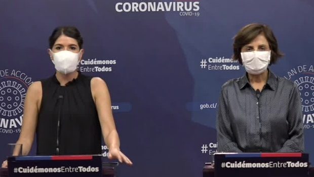 Las subsecretarias de Prevención del Delito y de Salud Pública, Katherine Martorell y Paula Daza respectivamente, realizaron la bajada de los anuncios que más temprano hizo el titular del Ministerio de Salud, Jaime Mañalich. Foto: Minsal.
