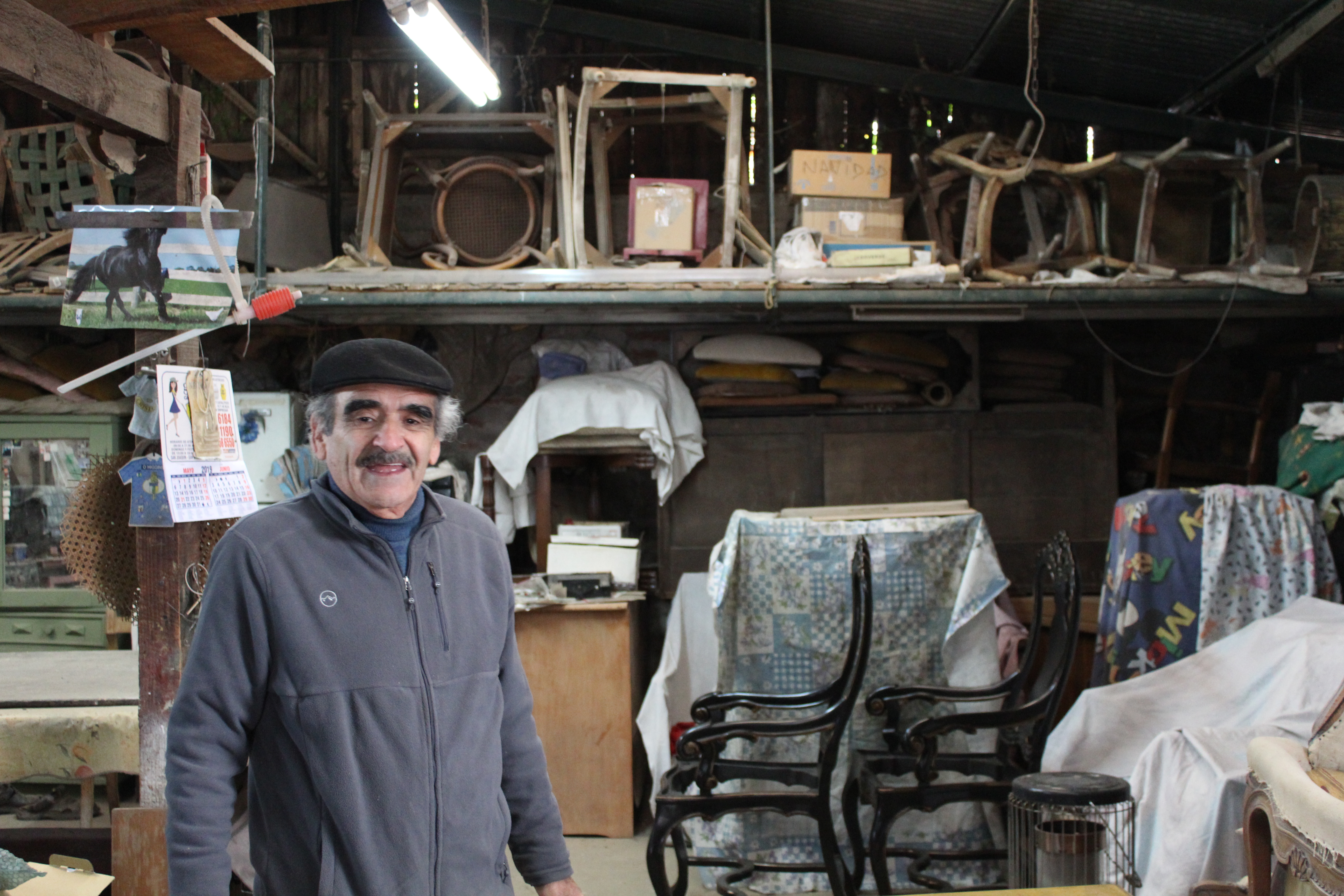 El maestro Alfonso Valdés en su taller