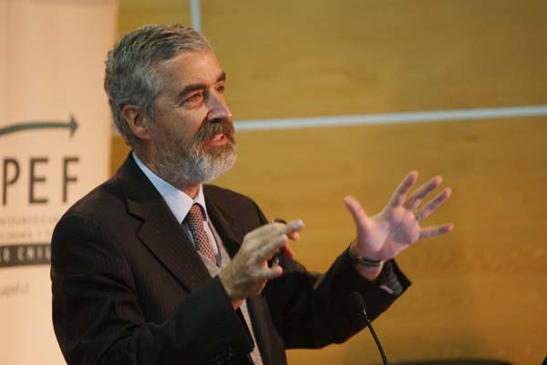andres-solimano-explicando