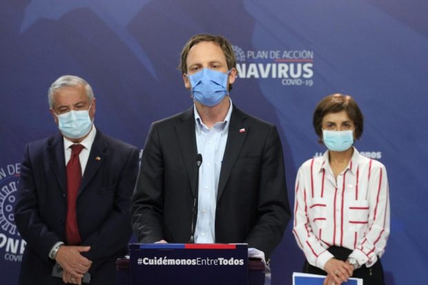 La terna a cargo de la salud de los chilenos y chilenas: el subsecretario de Redes Asistenciales, Arturo Zúñiga; el ministro de Salud, Jaime Mañalich; y la subsecretaria de Salud Pública, Paula Daza. Foto: Ministerio de Salud.