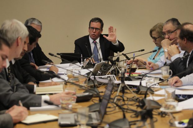 La Comisión de Constitución del Senado ha sido el principal escenario de la discusión del proyecto de ley que busca limitar la reelección de parlamentarios y otras autoridades con efecto retroactivo. Foto: Sebastián Cisternas.