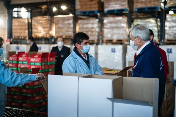 Según el Gobierno, los beneficiarios del Ingreso Familiar de Emergencia son casi 2 millones de hogares a nivel nacional, lo que corresponde a 4,9 millones de personas. Del total de ellos, más de 1,3 millones se encuentran en regiones. Foto: Presidencia