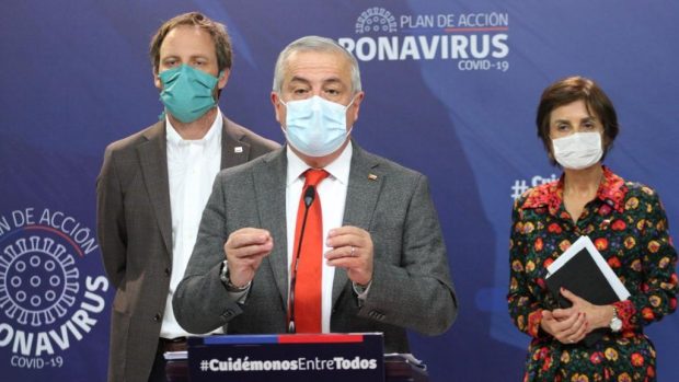 La terna a cargo de la salud de los chilenos y chilenas: el subsecretario de Redes Asistenciales, Arturo Zúñiga; el ministro de Salud, Jaime Mañalich; y la subsecretaria de Salud Pública, Paula Daza. Foto: Ministerio de Salud.