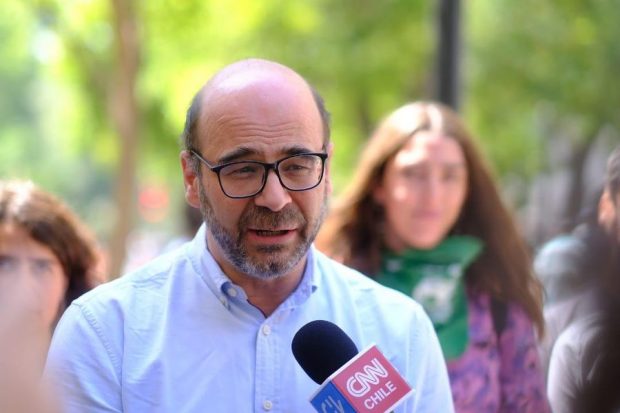 Fernando Atria es abogado constitucionalista y académico de la Facultad de Derecho de la Universidad de Chile. Es además presidente del movimiento político Fuerza Común. Foto: @fotografoencampana.