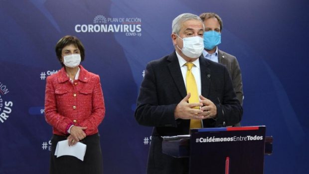 La terna a cargo de la salud de los chilenos en medio de la pandemia por COVID-19. El ministro de Salud, Jaime Mañalich; la subsecretaria de Salud Pública, Paula Daza; y el subsecretario de Redes Asistenciales, Arturo Zúñiga. Foto: Ministerio de Salud.