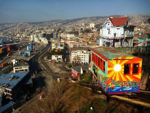 Con 3.392 casos confirmados hasta el 31 de mayo, la tasa de incidencia en Valparaíso ha aumentado exponencialmente en las últimas semanas. Los últimos informes epidemiológicos del Minsal dan cuenta de que la incidencia que a principios de mayo no superaba los 70 casos cada 100 mil habitantes, subió hasta llegar a 173 por 100 mil habitantes. Foto: Archivo.