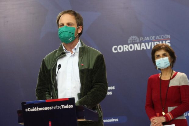 Junto a la subsecretaria de Salud Pública, Paula Daza, el subsecretario de Redes Asistenciales, Arturo Zúñiga, se han mantenido a la cabeza del Ministerio de Salud pese al cambio de ministro. Foto: Ministerio de Salud.