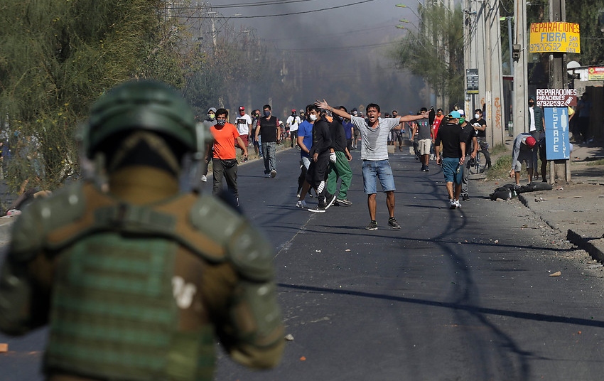 Los vecinos de El Bosque salieron a la calle a reclamar más ayuda durante la emergencia.