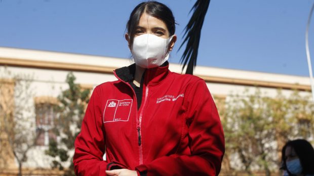 La subsecretaria de Prevención del Delito, Katherine Martorell, acompañó al personal de la Seremi de Salud Metropolitana y la Policía de Investigaciones (PDI) a la fiscalización del local comercial Fashion's Park.