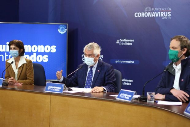 El sábado 13 de junio se llevó a cabo un nuevo cambio de gabinete en el gobierno de Sebastián Piñera. Salió de su cargo el ministro de Salud, Jaime Mañalich, y en su reemplazo asumió el ex presidente del Colegio Médico, Enrique Paris. Foto: Colegio Médico.