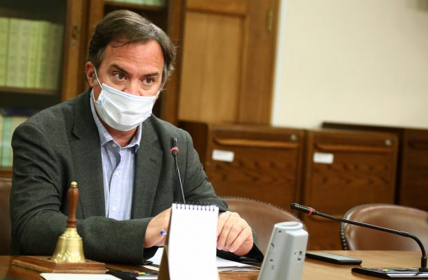 El diputado DC y presidente de la Comisión de Constitución de la Cámara, Matías Walker, puso en tabla para este jueves la discusión del proyecto que busca cobrar un impuesto de emergencia a los súper ricos. Foto: Partido Demócrata Cristiano.