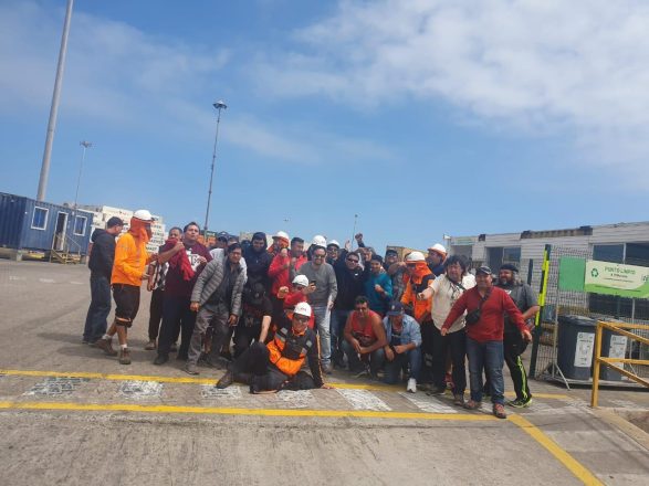 Son aproximadamente 5.000 trabajadores y trabajadoras portuarias las que paralizarán sus actividades desde las 13 horas de este miércoles, a la espera de lo que suceda en la Cámara de Diputados con la votación por el retiro del 10% de las pensiones. Foto: Unión Portuaria de Chile.