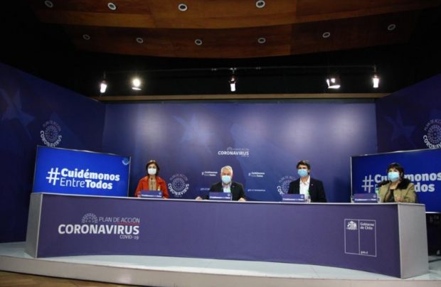 Ante la ausencia del ministro de Salud, Enrique Paris, el balance de este miércoles fue liderado por los subsecretarios de Salud Pública y Redes Asistenciales, Paula Daza y Arturo Zúñiga respectivamente. Foto: Ministerio de Salud.