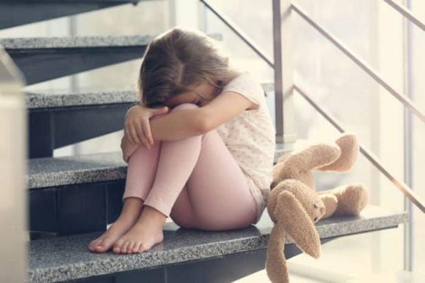 niña triste