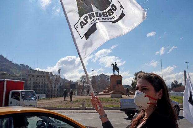 Desde diversos partidos políticos de oposición, así como también desde las organizaciones sociales, se han articulado en torno a la campaña por las opciones 'Apruebo' y 'Convención Constitucional' de cara al plebiscito del 25 de octubre. Foto: AprueboChileDigno.