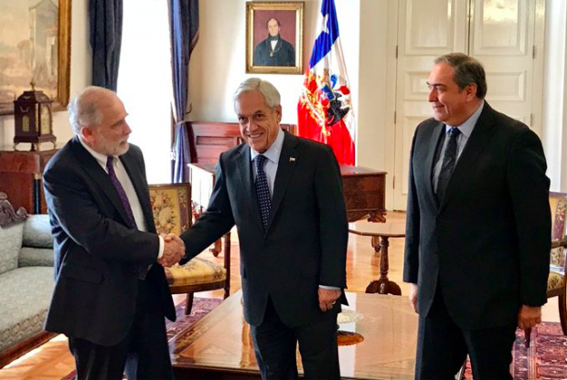 Carlos Montes (PS) se desempeñó como diputado entre 1990 y 2014, cuando pasó al Senado, en donde se mantiene actualmente. Fue presidente de la Cámara Baja (1999-2000) y de la Cámara Alta (2018-2019). Foto: Presidencia.