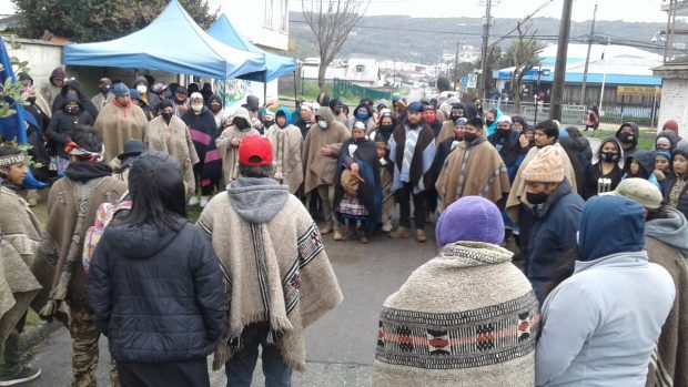 La Corte de Apelaciones de Temuco revocó la prisión preventiva de Cristhofer Pino Curín, Eduardo Marquez Inal y Víctor Marileo Ancapi -los tres de la cárcel de Temuco- y decretó su arresto domiciliario. Foto: Radio UChile.
