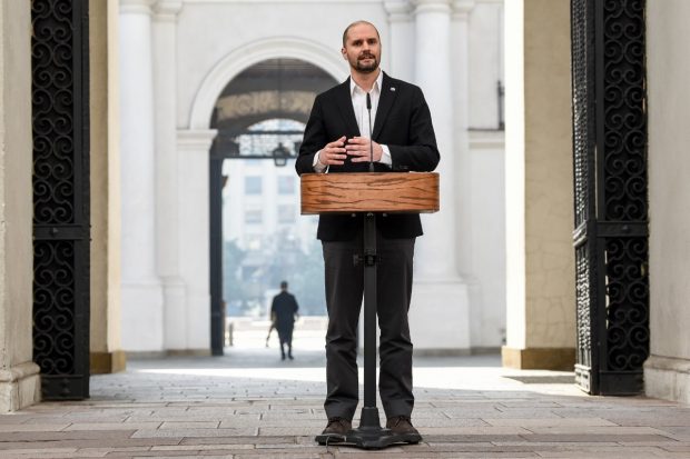 El ministro vocero de Gobierno, Jaime Bellolio, se refirió a la situación del machi Celestino Córdova desde el Palacio de La Moneda. Foto: Segegob. 