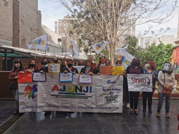 Desde Ajunji Nacional rechazaron esta medida irresponsable y, lamentaron, que se da en un contexto en el cual se estaba trabajando en una mesa con la institución para elaborar en conjunto criterios para un retorno gradual. Foto: Diario y Radio Universidad de Chile.