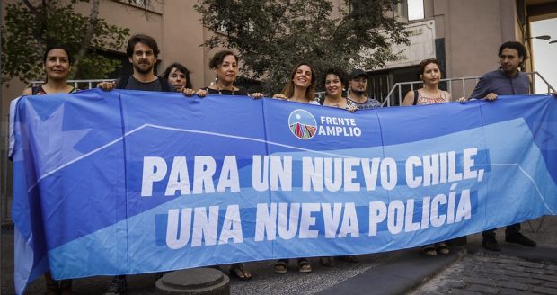Pese a que en un principio el FA había desechado por completo las primarias a través de un comunicado dado a conocer el domingo, tras las criticas recibidas ayer variaron de posición, pidiendo "mínimos programáticos, primarias con todos los incumbentes y sin candidatos vinculados a la corrupción y al clientelismo". Foto: Archivo.
