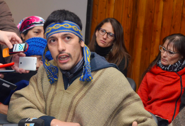 la noche del 11 de septiembre de 2018, en completo sigilo y sin previo aviso ni al imputado ni a su defensa, funcionarios de la Interpol subieron a Jones Huala a un helicóptero y lo trasladaron a Chile. Foto: Diario Jornada.