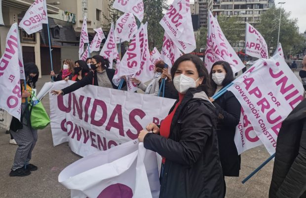 Como delegada de paridad del Frente Amplio, Antonia Orellana, integrante del Frente Feminista de Convergencia Social y parte de la Red Chilena Contra la Violencia Hacia las Mujeres, fue una de las que lideró las acciones en torno a conseguir una constituyente paritaria. Foto: Radio UChile.