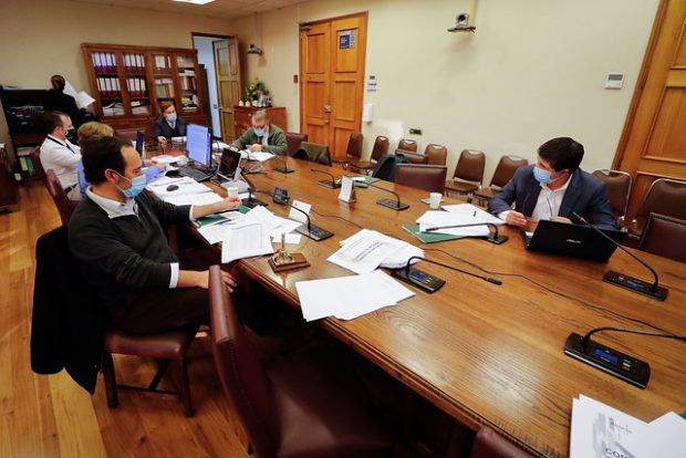 Las indicaciones del Ejecutivo que causaron la polémica fueron ingresadas y aprobadas por la Comisión de Hacienda de la Cámara de Diputados. Foto: Agencia UNO.