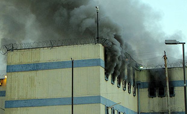 A pocas semanas de que se cumplan 10 años del incendio en la Cárcel de San Miguel, el Séptimo Juzgado Civil de Santiago ordenó al Estado indemnizar a las familias de los reos que fallecieron al interior por el concepto de daño moral. Foto: Archivo.