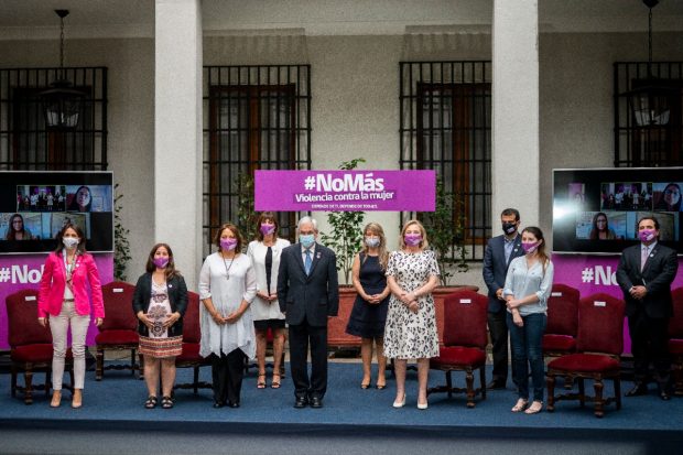 El Presidente de la República, Sebastián Piñera, encabezó este miércoles la conmemoración de Gobierno con motivo del Día Internacional de la Eliminación de Violencia contra las Mujeres. Foto: Presidencia.