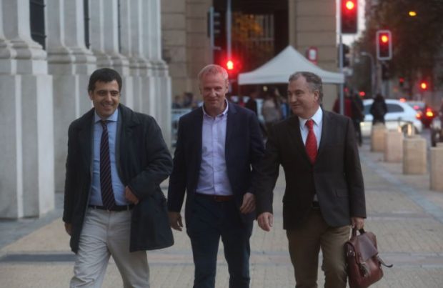 Tres parlamentarios de Evópoli decidieron "congelar" su relación con el Gobierno. Estos son el senador Felipe Kast y los diputados Andrés Molina y Sebastián Álvarez, todos de la Región de La Araucanía, quienes criticaron al Ejecutivo por “abandonar” su región. Foto: Agencia UNO.