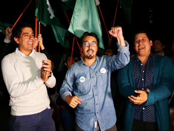 El Frente Amplio dio un fuerte golpe en la Región de Valparaíso para las elecciones de 2017. La candidata a la presidencia, Beatriz Sánchez, quedó en segundo lugar regional; mientras que cuatro parlamentarios fueron electos para el Congreso Nacional. Foto: SoyChile.