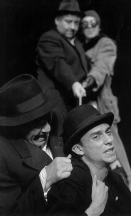 Esperando a Godot. Créditos Archivo de la Escena Teatral de la Escuela de Teatro UC.