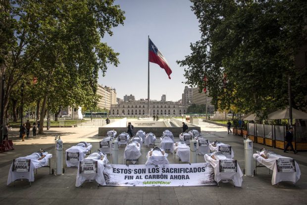 La ONG Greenpeace ha alertado respecto de lo poco ambicioso del plan de descarbonización anunciado por el Gobierno en junio de 2019. Foto: Greenpeace Chile