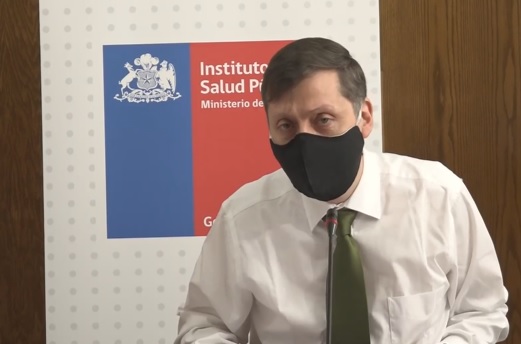 El director (s) del Instituto de Salud Pública, Heriberto García, señaló que se ha comprobado que la vacuna de Sinovac es eficaz en evitar la hospitalización de los pacientes con coronavirus. Foto: Captura ISP.