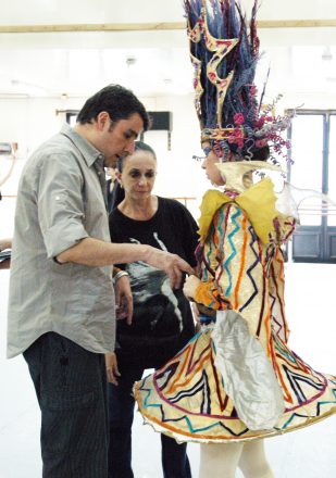 En la imagen, MARCIA HAYDEE SALUDANDO EN EL TEATRO KIROV