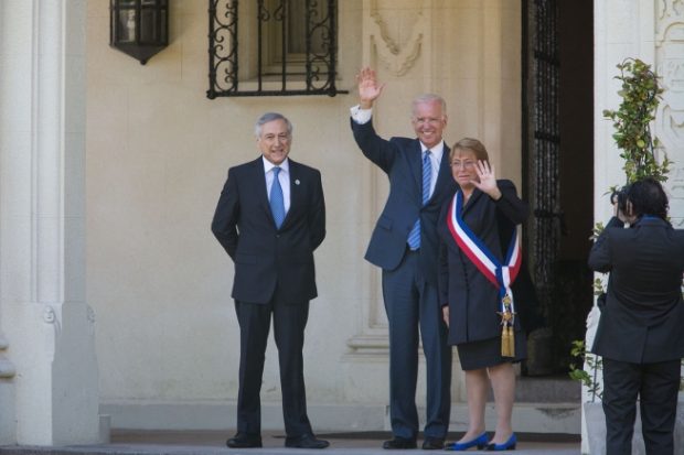 En sus tiempos como vicepresidente de Estados Unidos, Joe Biden, actual mandatario estadounidense, visitó Chile y se reunió con la expresidenta Michelle Bachelet. Foto: Archivo.
