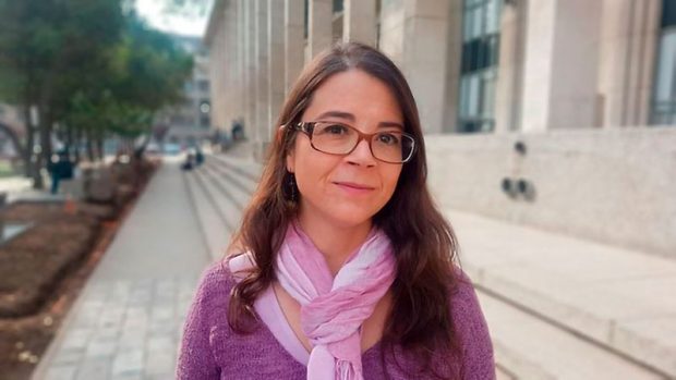 La Dra. Claudia Cortés explica que la vacuna es un elemento más de la prevención del COVID-19, los otros elementos siguen siendo igual de importantes.