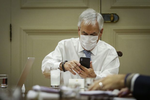 Dos canales nacionales de televisión han denunciado presiones a través de llamadas telefónicas desde La Moneda en las últimas semanas: La Red y Chilevisión. Foto: Presidencia.