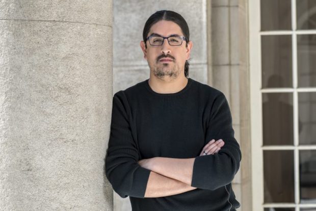 El académico de la Facultad de Ciencias Físicas y Matemáticas y director del Instituto Sistemas Complejos de Ingeniería, Leonardo Basso.