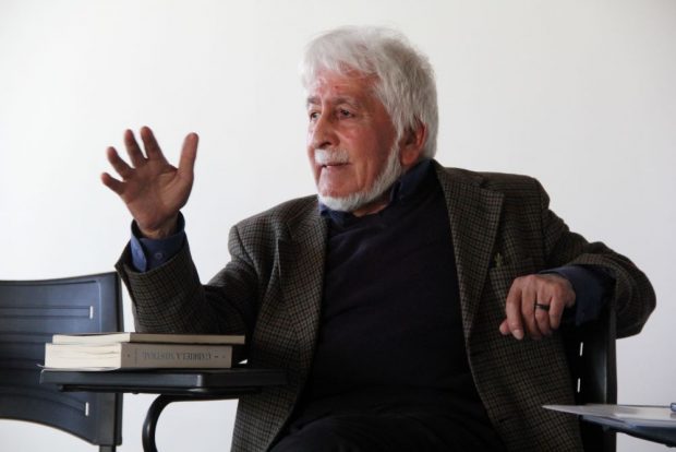 El poeta, ensayista y crítico literario, Jaime Quezada.