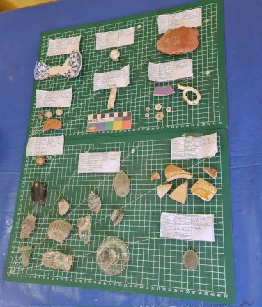 Materiales arqueológicos encontrados en el pique de la Línea 7. 
